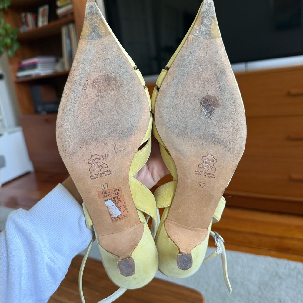 Paco Herero Vintage Heart-Appliqué Gold & Yellow Pointed Slingback Heels - Picture 3 of 4